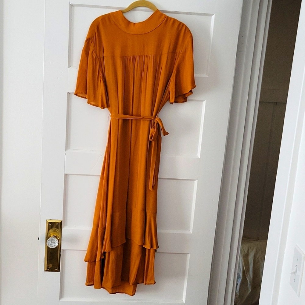 Amount Vert midi length dress in ochre